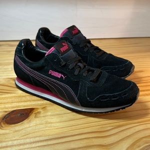 Puma Black & Pink Suede Lace up sneakers. Amazing Colorway. Must see Sneakers.